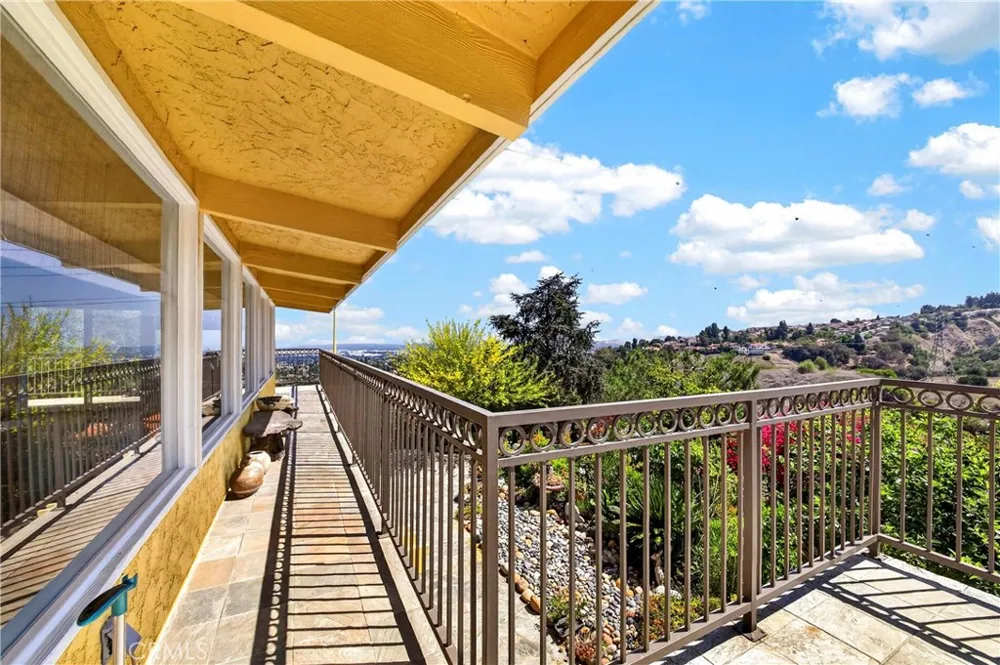 401 1/2 W. Skyline Drive La Habra Heights, CA 90631