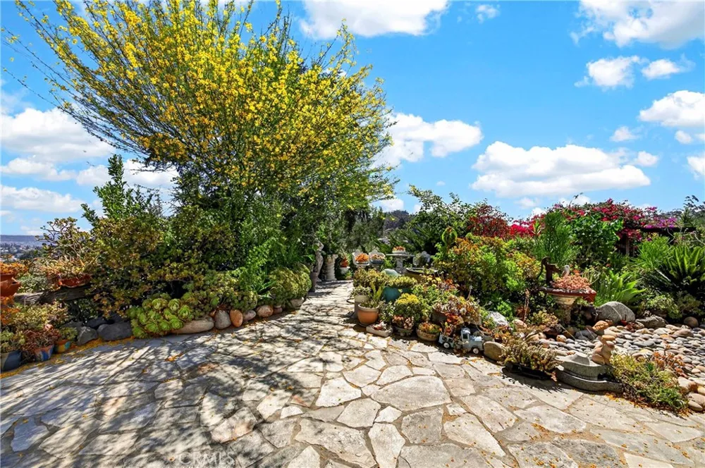 401 1/2 W. Skyline Drive La Habra Heights, CA 90631