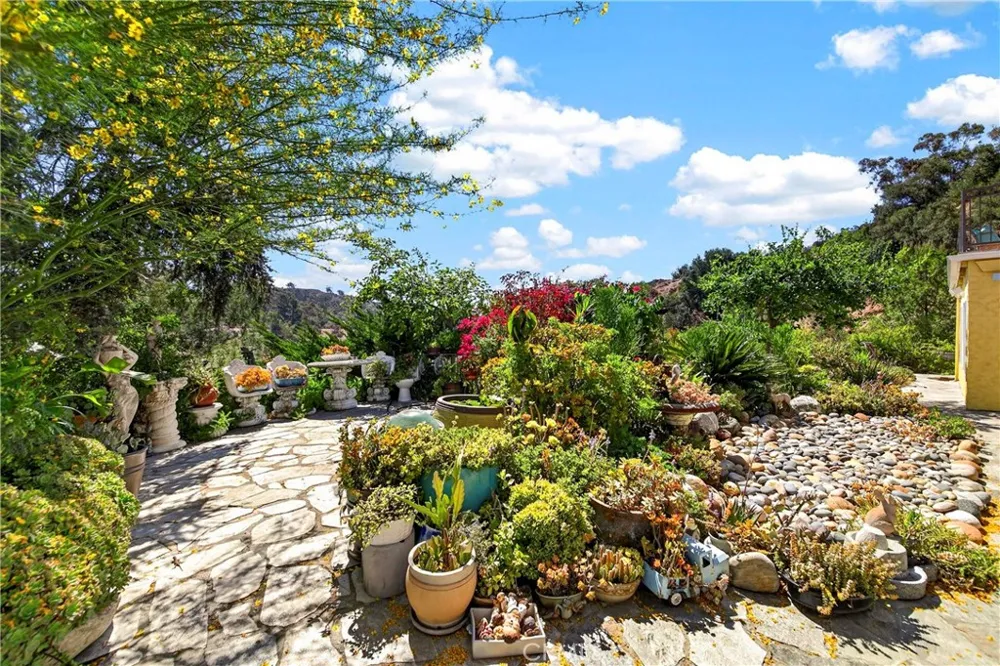 401 1/2 W. Skyline Drive La Habra Heights, CA 90631