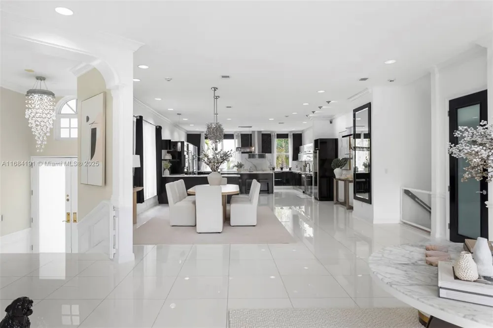 19555 NE 37th Ave Aventura, FL 33180