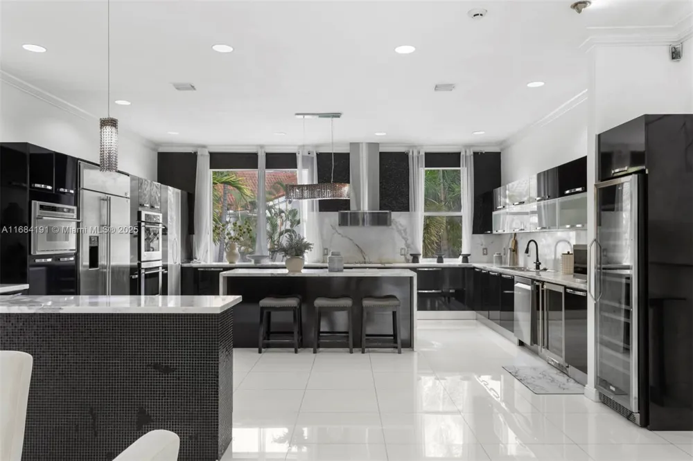 19555 NE 37th Ave Aventura, FL 33180