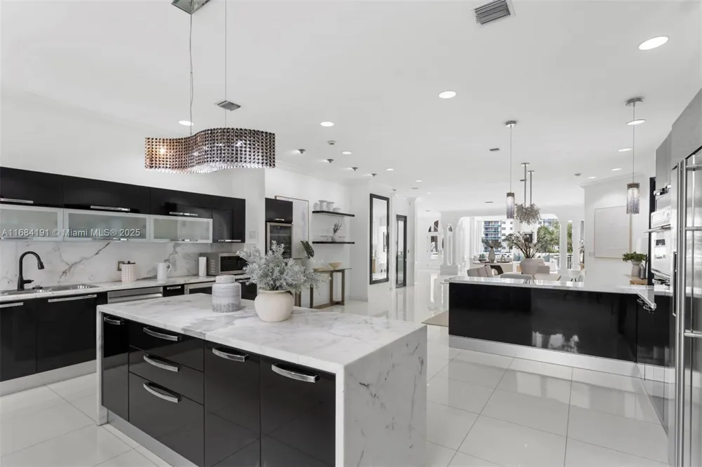 19555 NE 37th Ave Aventura, FL 33180