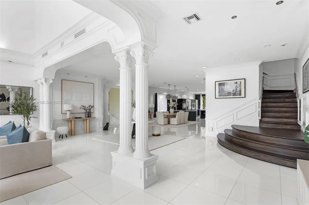 19555 NE 37th Ave Aventura, FL 33180