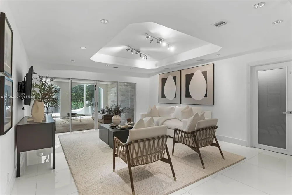 19555 NE 37th Ave Aventura, FL 33180