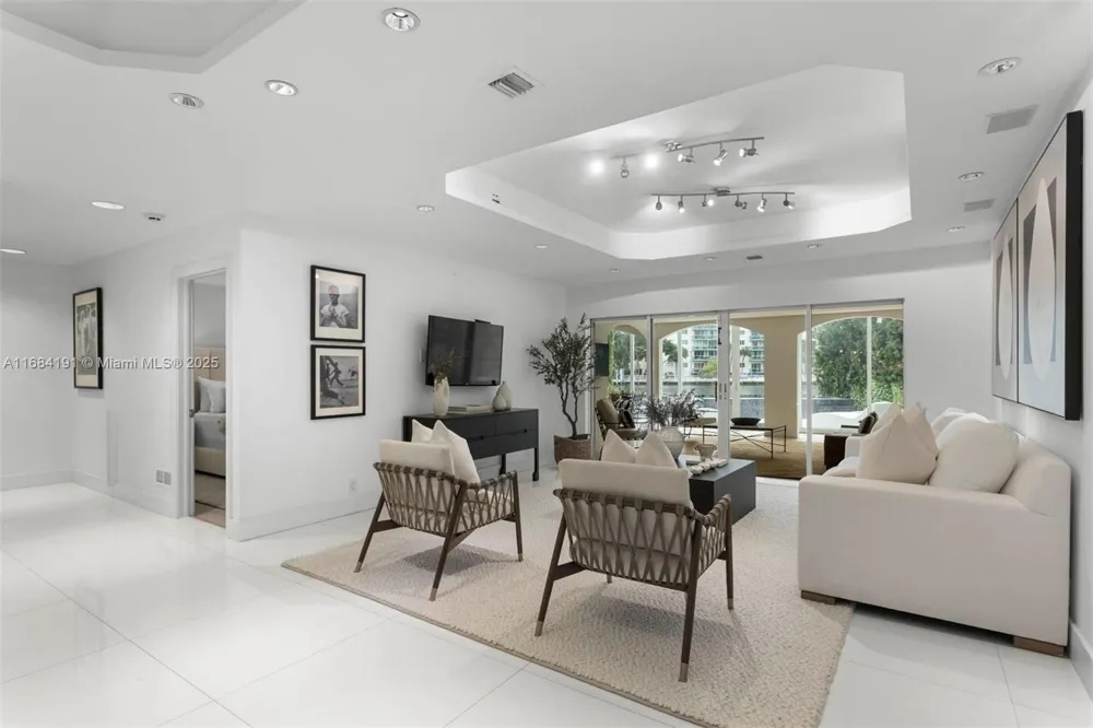 19555 NE 37th Ave Aventura, FL 33180