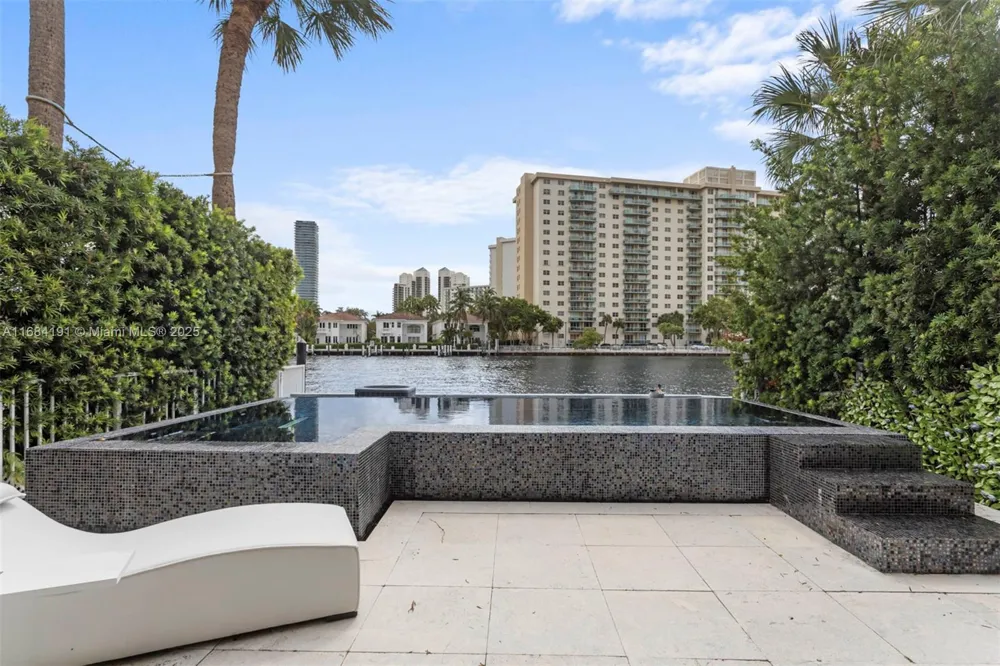 19555 NE 37th Ave Aventura, FL 33180