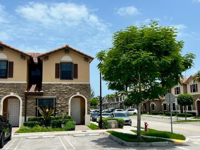 9207 W 33rd Lane Hialeah, FL 33018