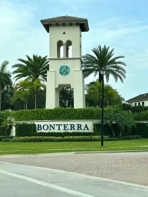 9207 W 33rd Lane Hialeah, FL 33018