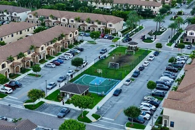9207 W 33rd Lane Hialeah, FL 33018