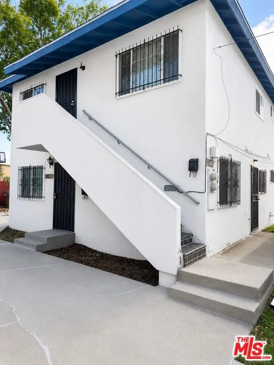 1136 W 109th Place Los Angeles, CA 90044