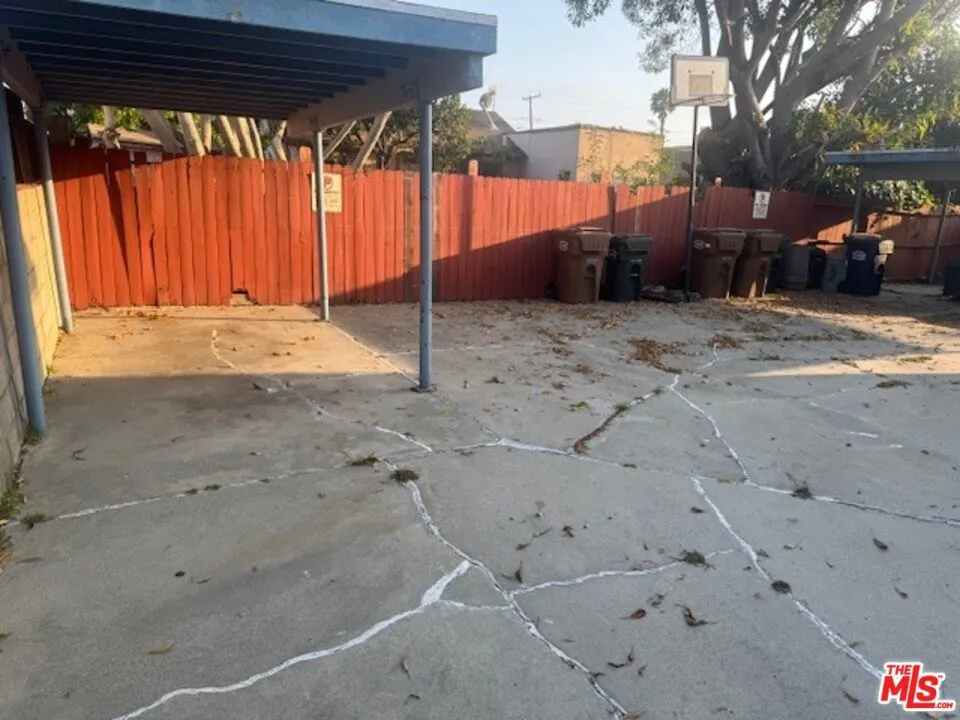 1136 W 109th Place Los Angeles, CA 90044