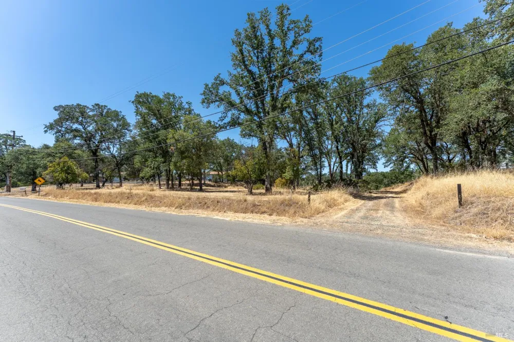 1760 Deerwood Drive Ukiah, CA 95482