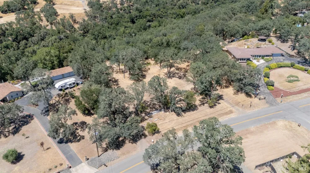 1760 Deerwood Drive Ukiah, CA 95482