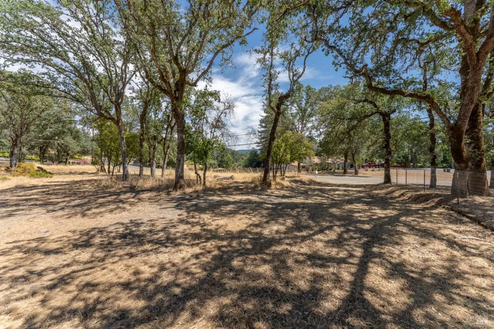 1760 Deerwood Drive Ukiah, CA 95482