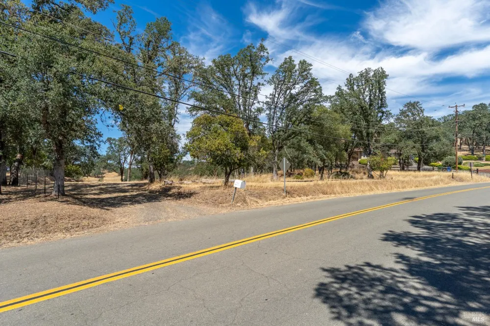 1760 Deerwood Drive Ukiah, CA 95482