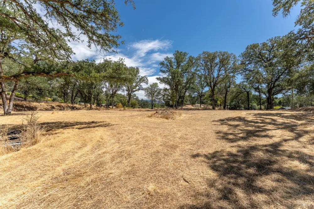 1760 Deerwood Drive Ukiah, CA 95482