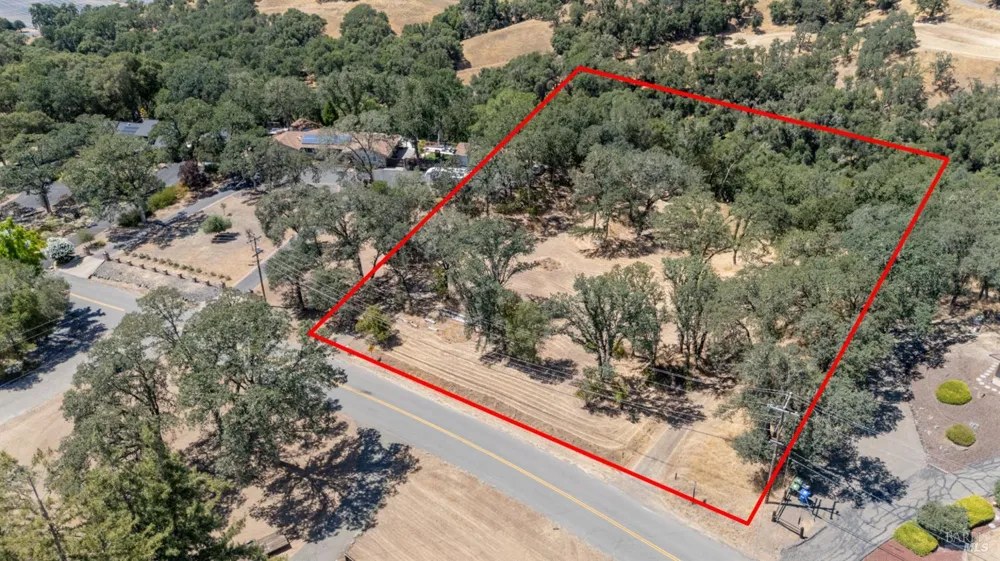 1760 Deerwood Drive Ukiah, CA 95482