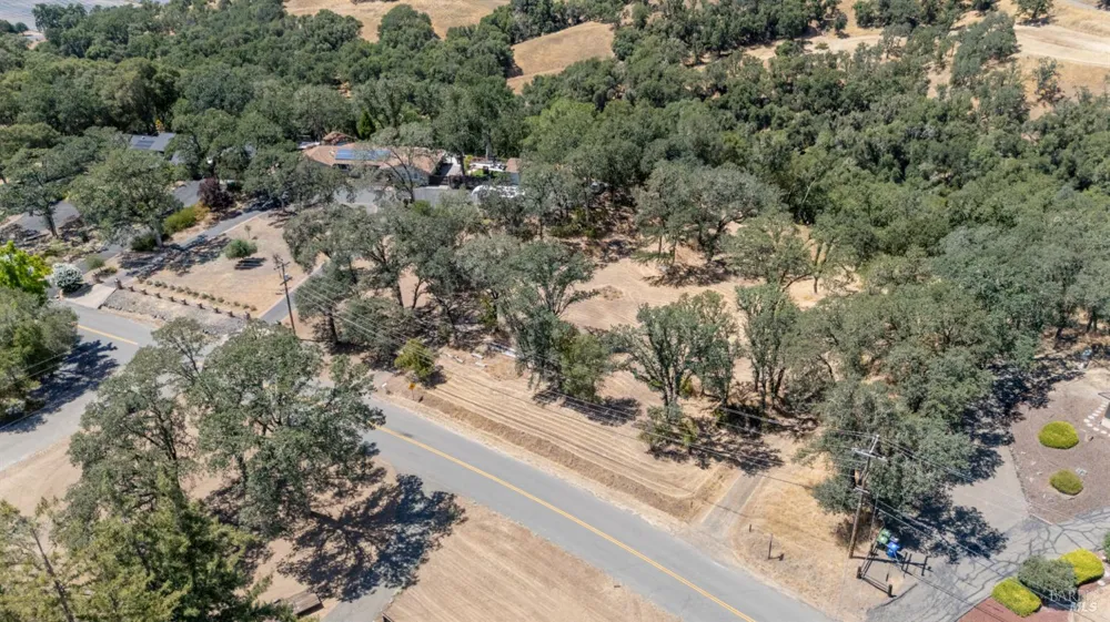 1760 Deerwood Drive Ukiah, CA 95482
