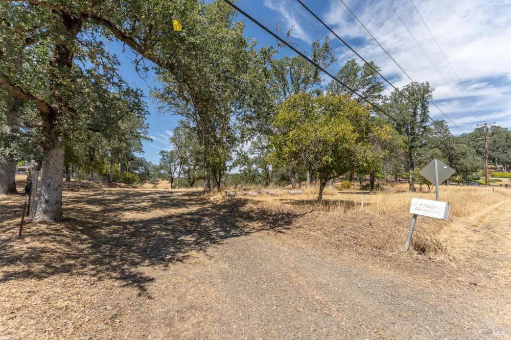 1760 Deerwood Drive Ukiah, CA 95482