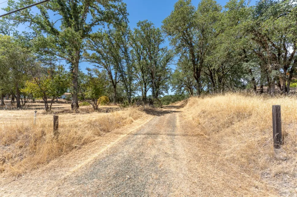1760 Deerwood Drive Ukiah, CA 95482