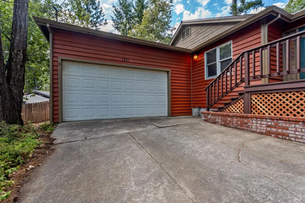 1211 Maize Way Willits, CA 95490