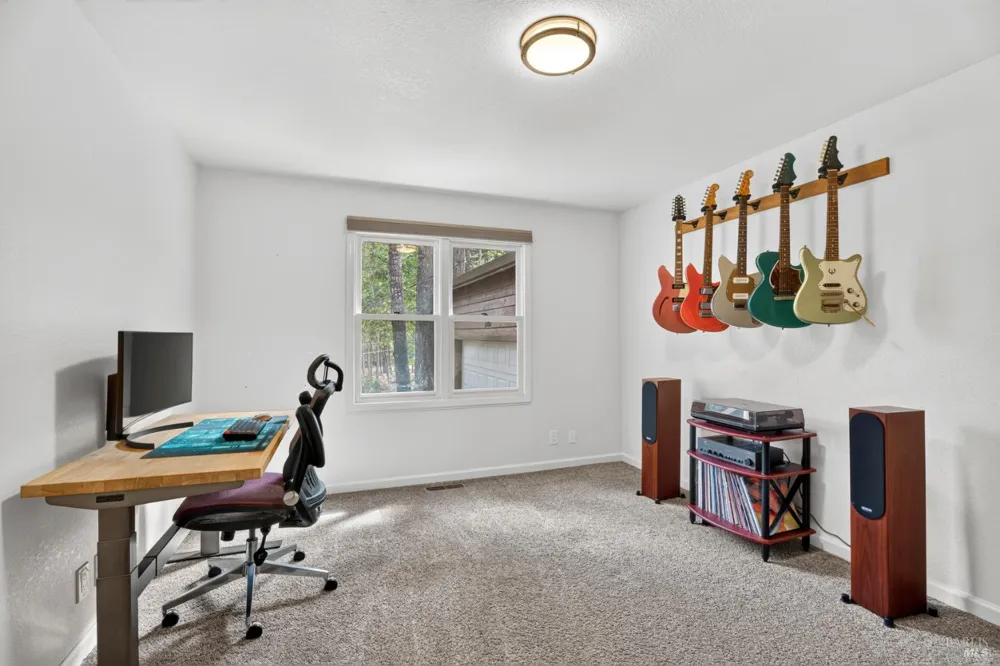 1211 Maize Way Willits, CA 95490
