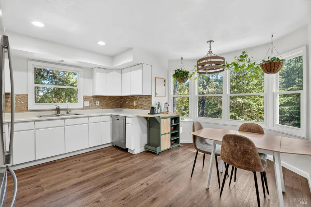 1211 Maize Way Willits, CA 95490