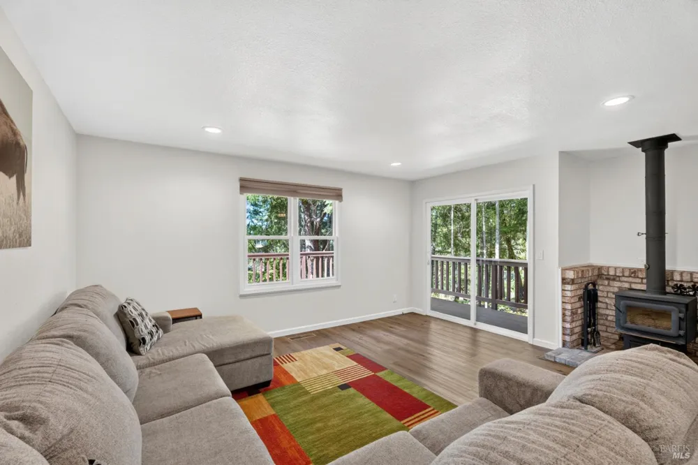 1211 Maize Way Willits, CA 95490