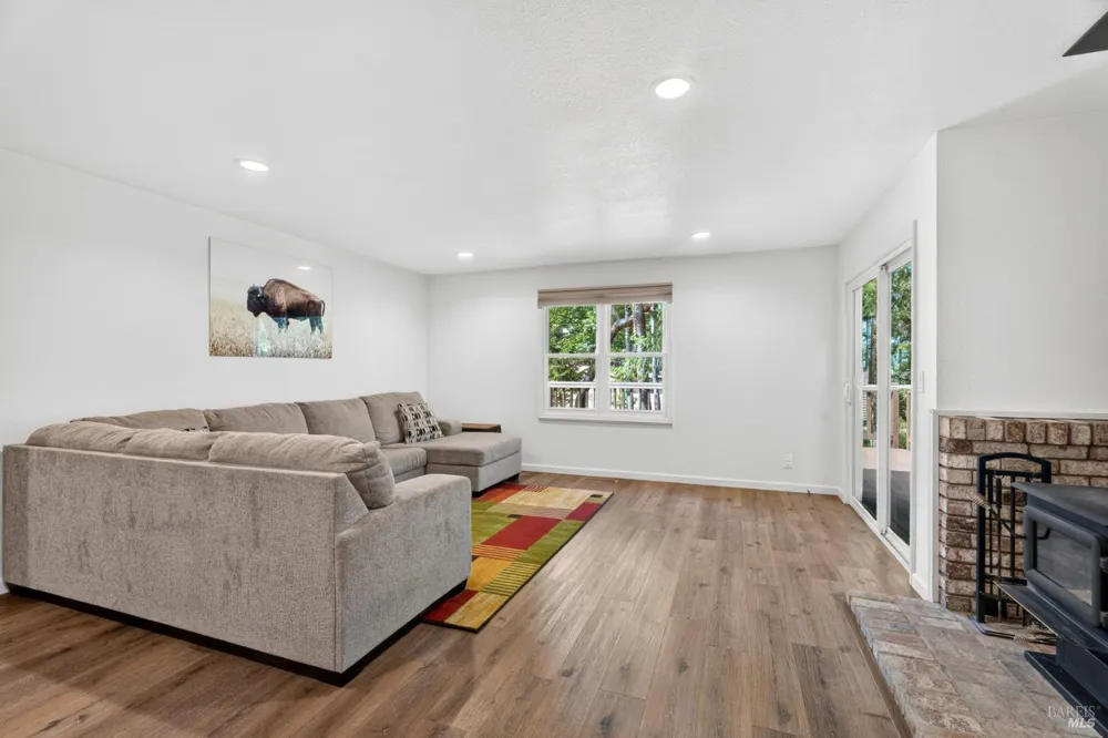 1211 Maize Way Willits, CA 95490