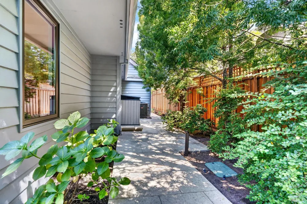 1926 Oak Circle Yountville, CA 94599