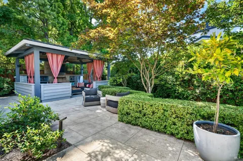 1926 Oak Circle