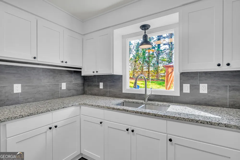 156 White Pine RD Toccoa, GA 30577
