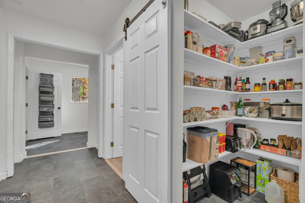 156 White Pine RD Toccoa, GA 30577