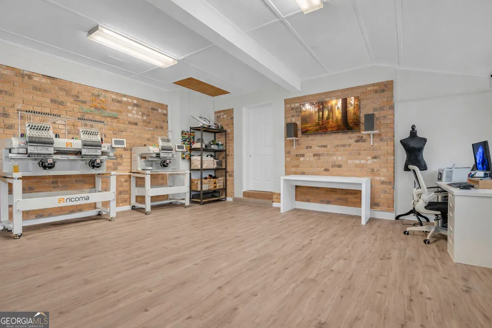 156 White Pine RD Toccoa, GA 30577