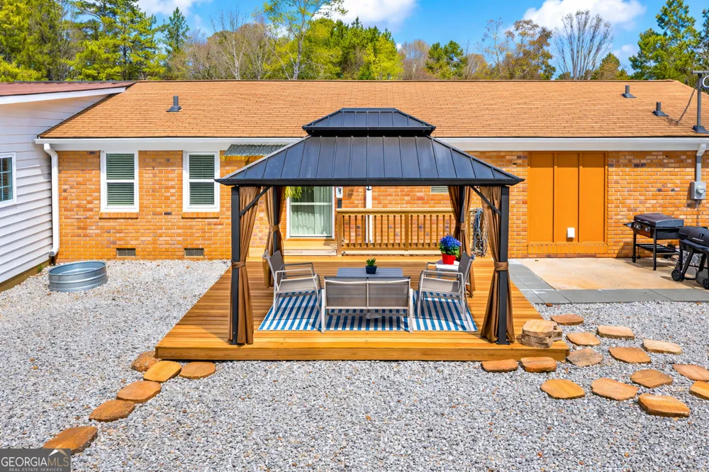 156 White Pine RD Toccoa, GA 30577