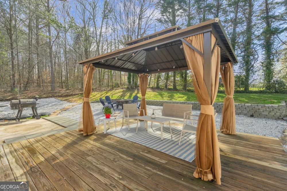 156 White Pine RD Toccoa, GA 30577