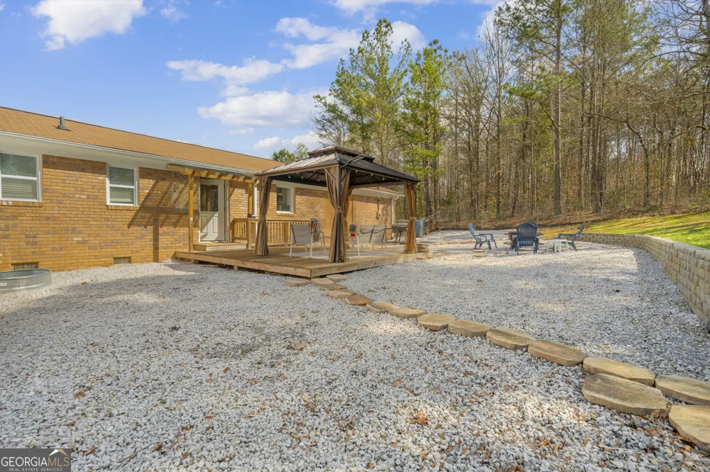 156 White Pine RD Toccoa, GA 30577