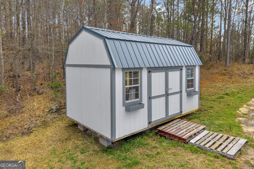 156 White Pine RD Toccoa, GA 30577