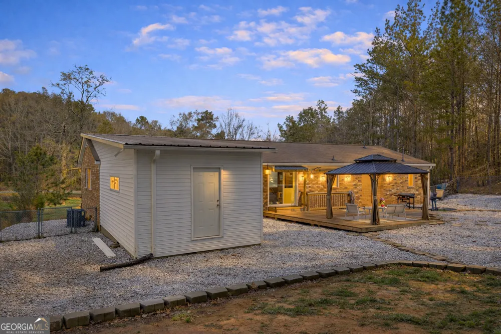 156 White Pine RD Toccoa, GA 30577