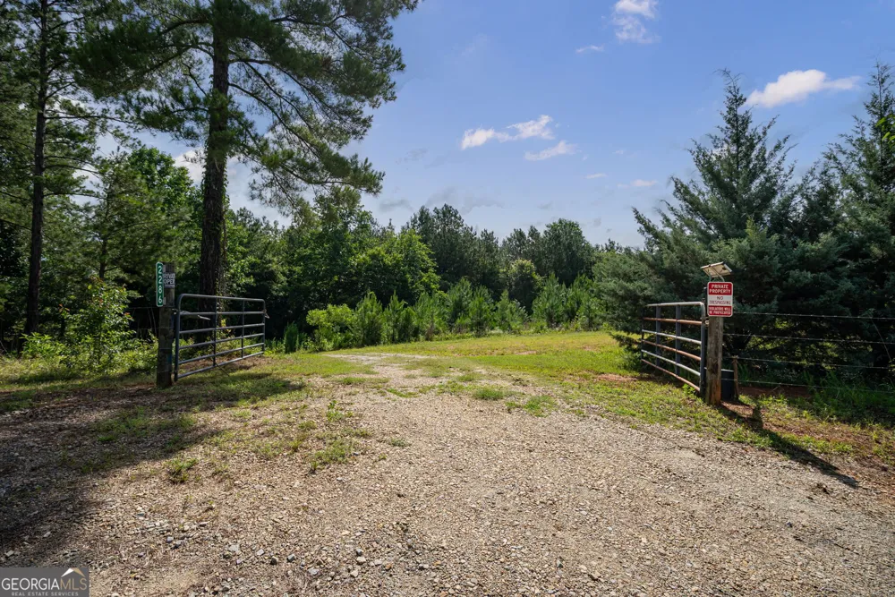 2286 Duffell Martin RD Comer, GA 30629