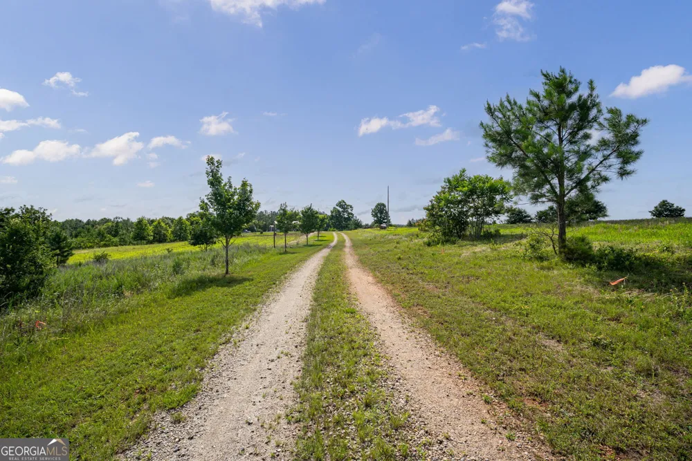 2286 Duffell Martin RD Comer, GA 30629
