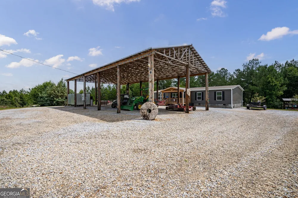 2286 Duffell Martin RD Comer, GA 30629