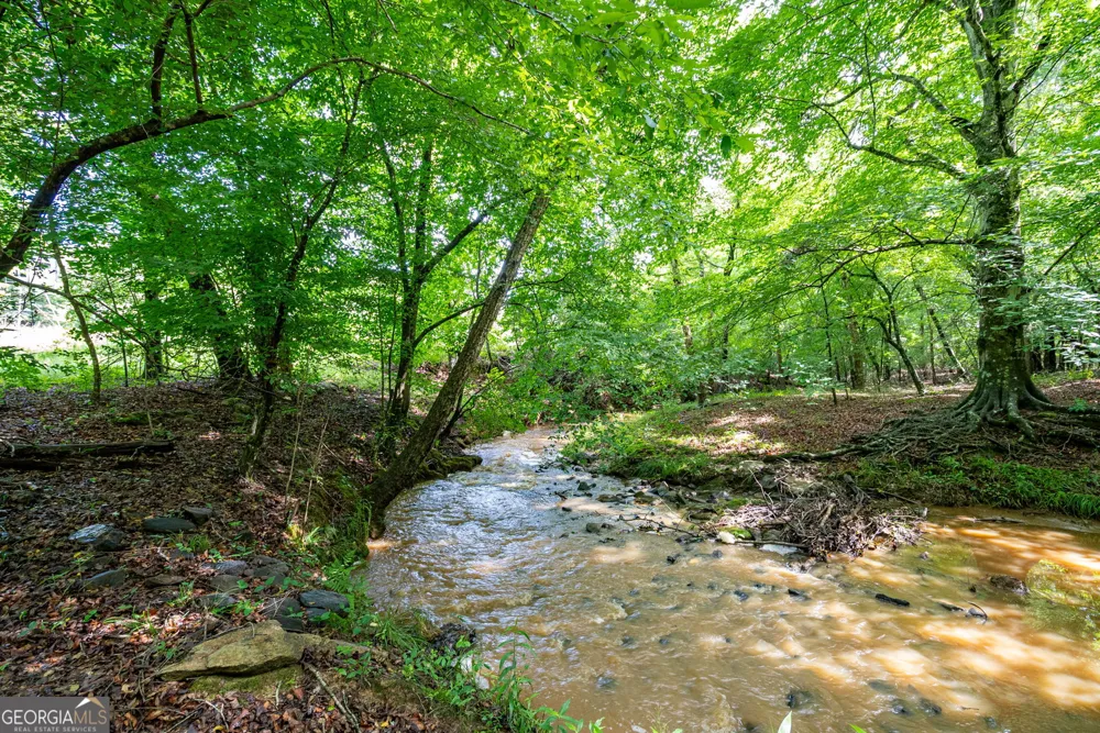 2286 Duffell Martin RD Comer, GA 30629