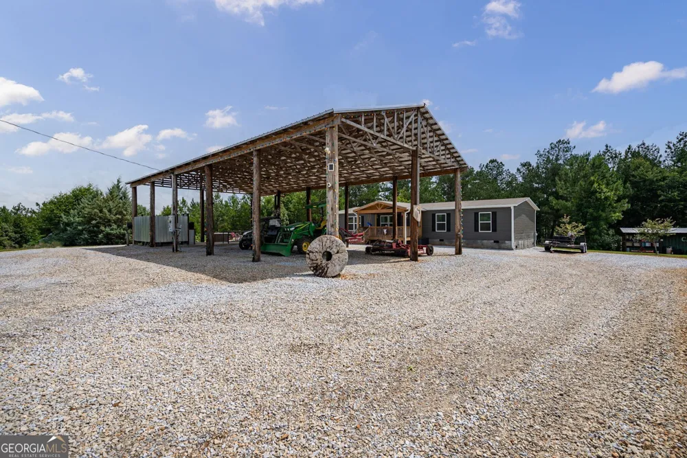 2286 Duffell Martin RD Comer, GA 30629