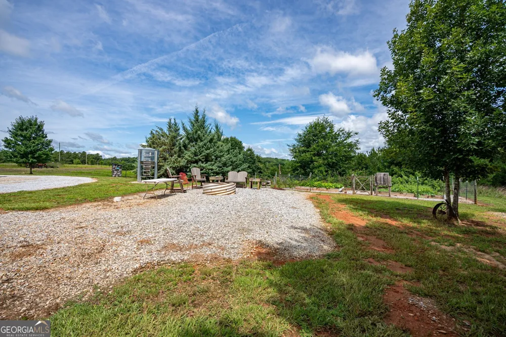 2286 Duffell Martin RD Comer, GA 30629