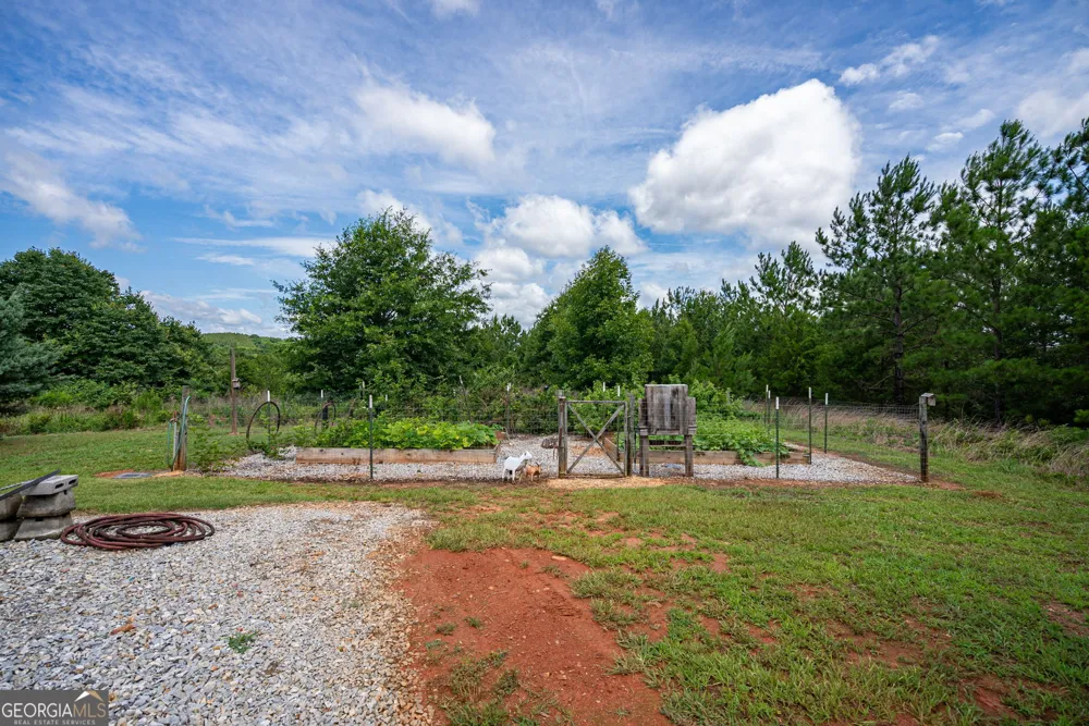 2286 Duffell Martin RD Comer, GA 30629