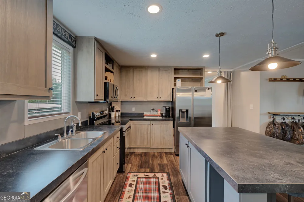 2286 Duffell Martin RD Comer, GA 30629