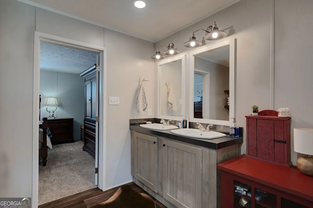 2286 Duffell Martin RD Comer, GA 30629