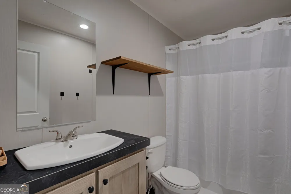 2286 Duffell Martin RD Comer, GA 30629