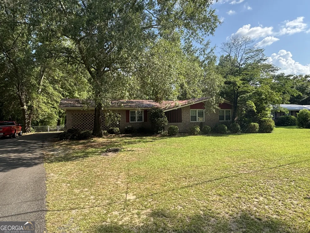 152 Crest DR Cochran, GA 31014